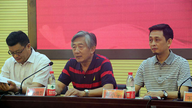 德力格尔院长1.jpg