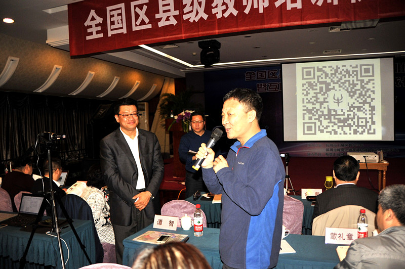 专家与代表互动副本.jpg