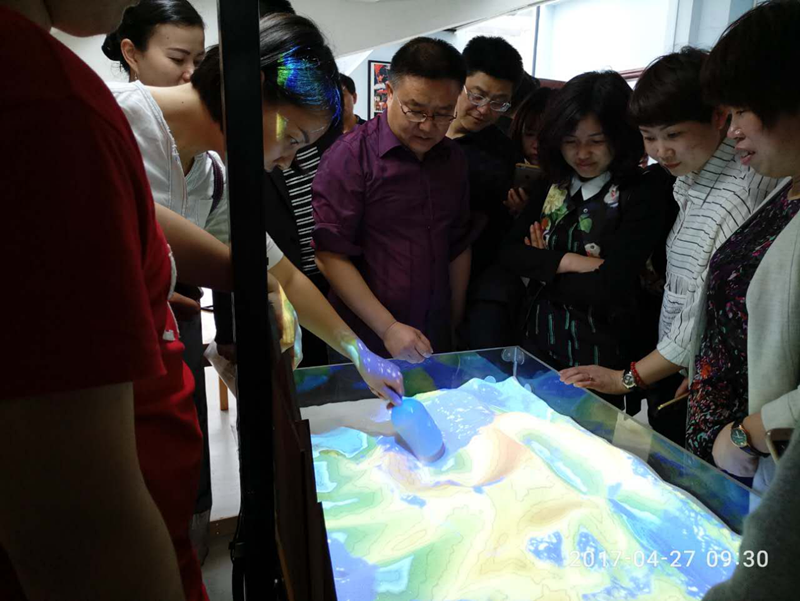 9.观看3D地形互动智能模型_副本.png