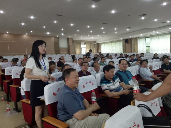 5.学员与沈校长展开热烈的讨论.png