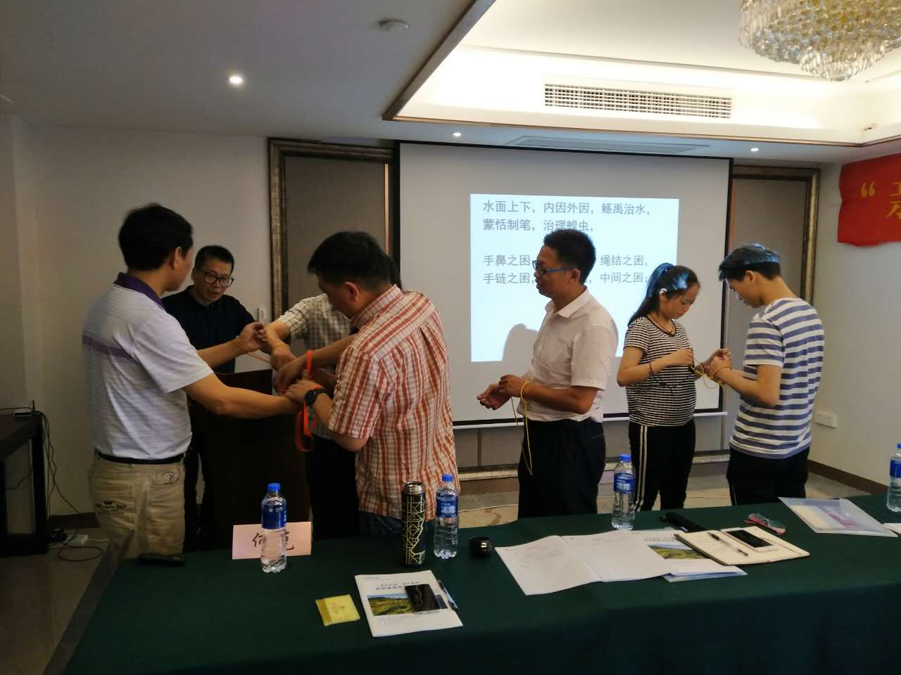 7.学员在何克教授的课上实践.png