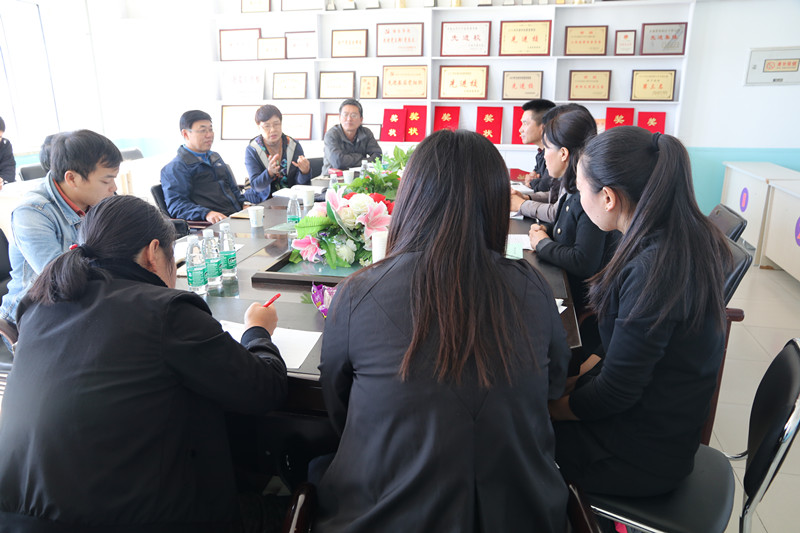 15099317272211a14f1378abc1f959cc3da7a2e5f925d.jpg 《教师博览》杂志社方心田社长深入大长山小学访谈_副本.jpg