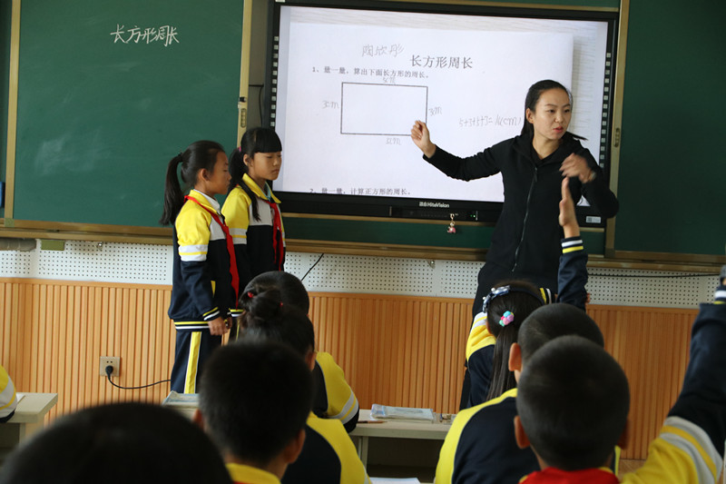 1509931789893bac71b3d1f181d486bd60bd6bbf1fbab.jpg 长海县大长山小学进行课堂教学方式转变的实践展示_副本.jpg