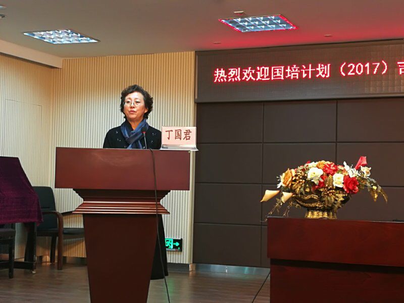 丁国君校长做题为《创新、绿色、分享》的名校长工作室开展情况交流.jpg