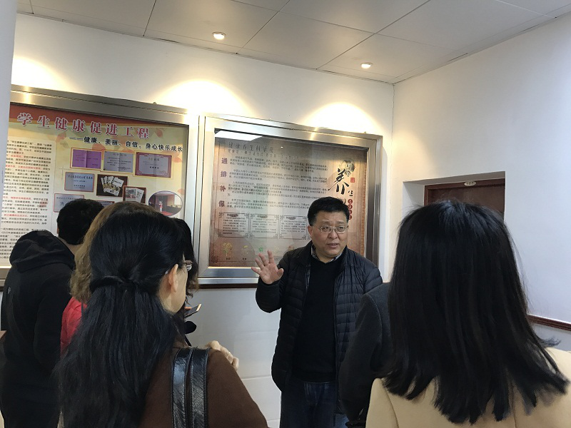 8.上海市同济初级中学张晓明校长为学员做校情介绍.png