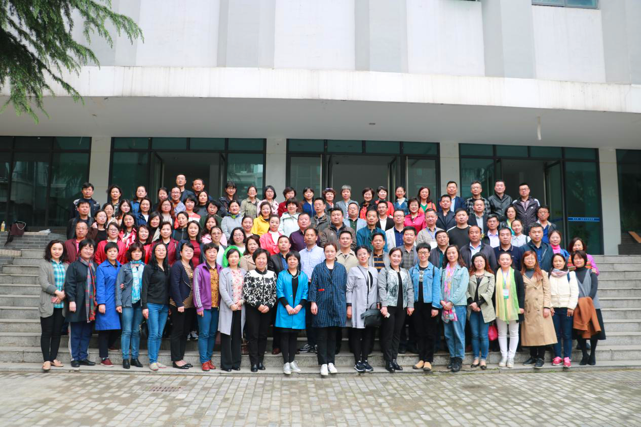 1524797069458155786db9db5f56b2756fb4f8feae9c4.png 图 16区教研方式域变革与教研员专业素养提升高级研修班合影_副本.png