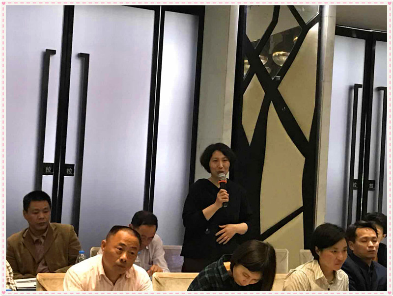 河南卫辉进校丰玉萍老师是观课议课首期高研班的学员，作为大师姐的她勉励大家放下自己，投入到学习中才能有更多感悟与收获_副本_副本.jpg