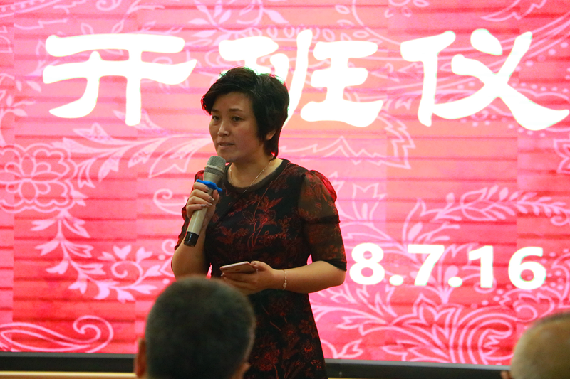 2来自河南汤阴文王小学的许琳老师作为学员代表发言_副本.png